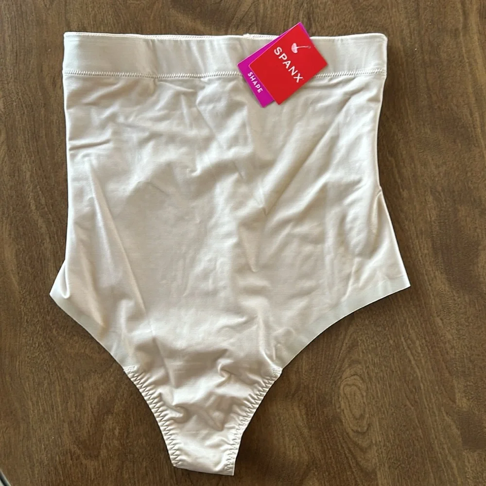 SPANX SHAPE MEDIUM NWT - Picture 3 of 5